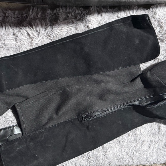 Elegant Black Over-the-Knee Boots - Picture 2 of 5
